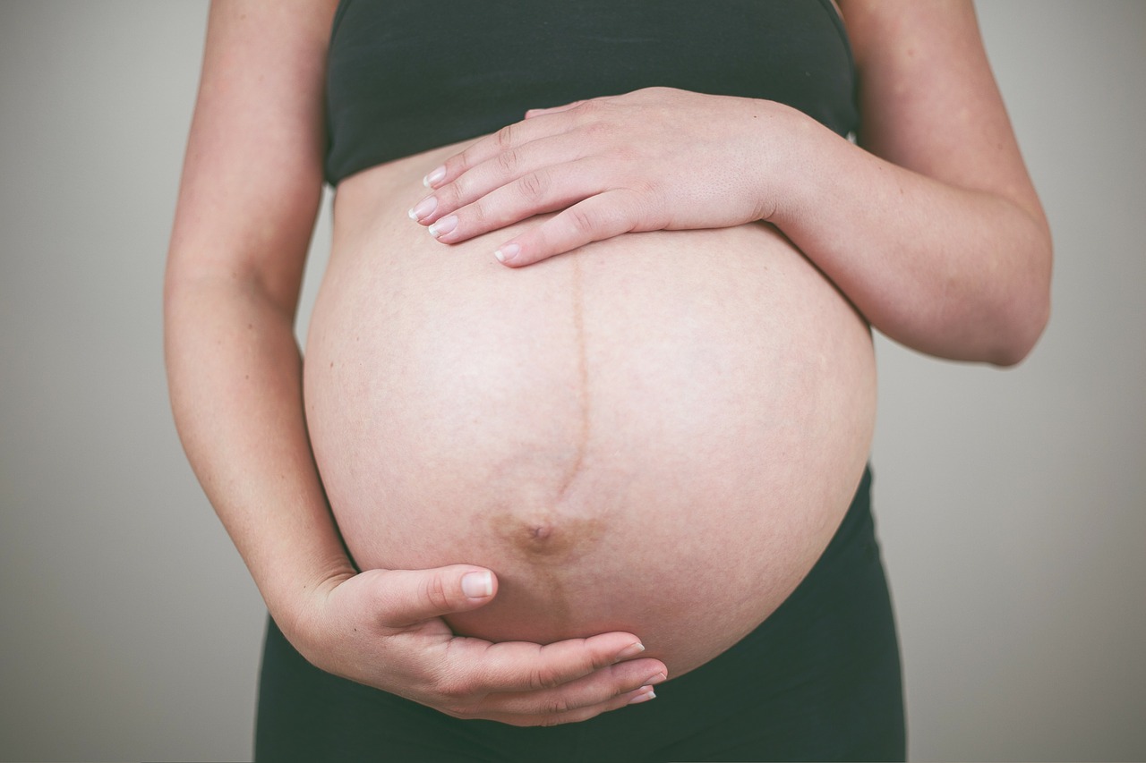 Piękna w ciąży? – Jak naprawdę zmieni się twoje ciało i uroda w ciąży