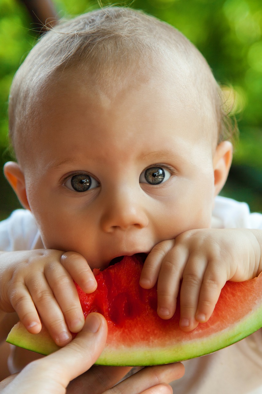 Owoce i warzywa – kiedy wprowadzamy u dziecka?