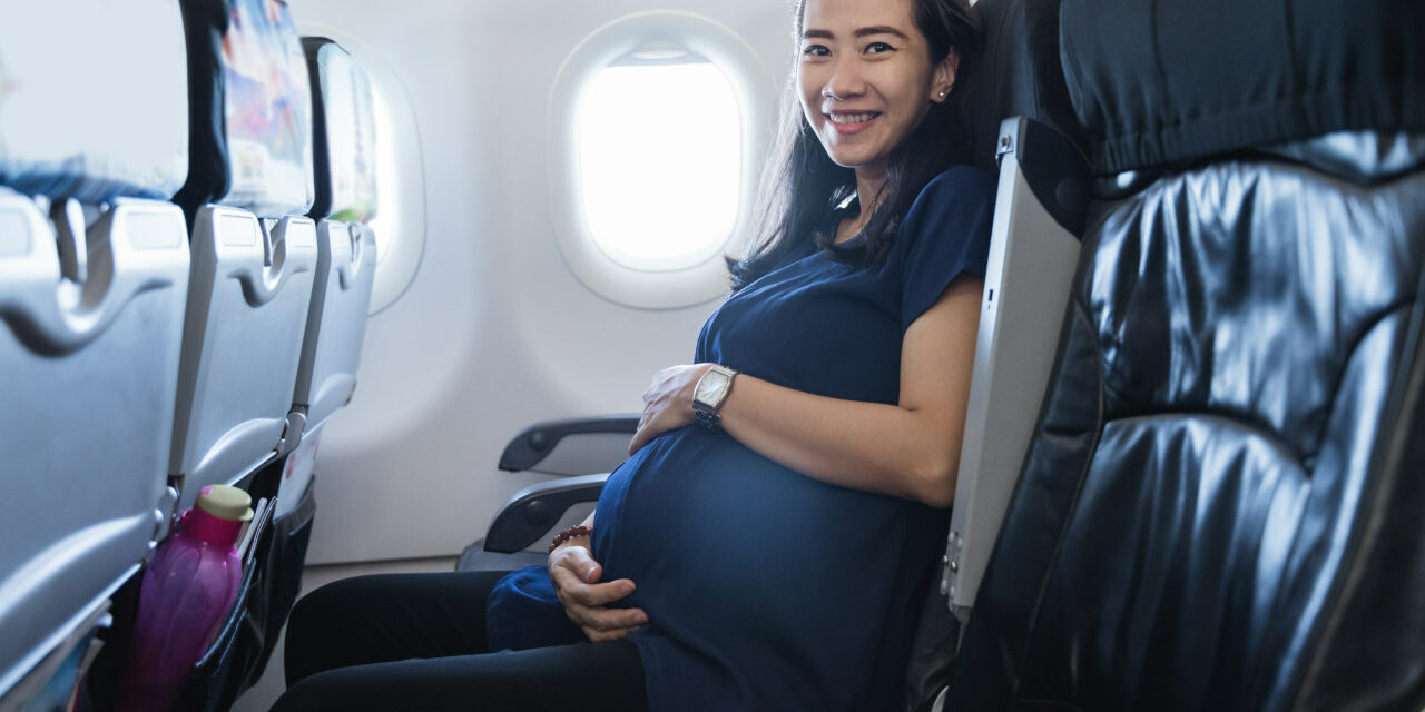 Wakacje w ciąży – czyli co z tym opalaniem i samolotami