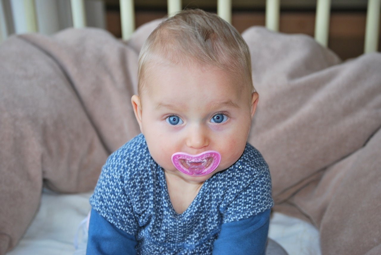 Smoczki dla niemowląt – czym się kierować?